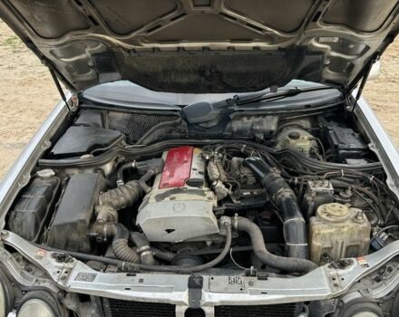 Серый Мерседес 200, объемом двигателя 2 л и пробегом 500 тыс. км за 2600 $, фото 5 на Automoto.ua