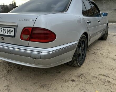 Серый Мерседес 200, объемом двигателя 2 л и пробегом 500 тыс. км за 2600 $, фото 3 на Automoto.ua