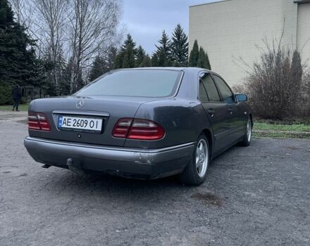 Серый Мерседес 200, объемом двигателя 2 л и пробегом 270 тыс. км за 3100 $, фото 2 на Automoto.ua