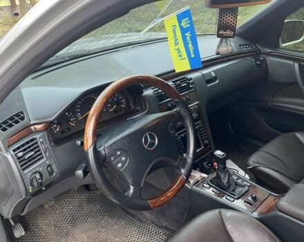 Серый Мерседес 200, объемом двигателя 2 л и пробегом 380 тыс. км за 4700 $, фото 7 на Automoto.ua