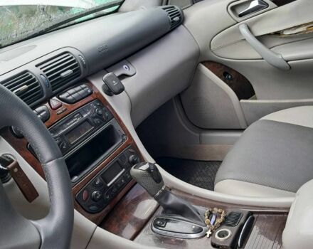 Серый Мерседес 200, объемом двигателя 2 л и пробегом 241 тыс. км за 2000 $, фото 6 на Automoto.ua