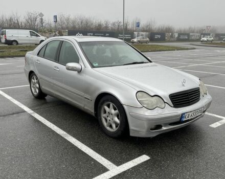 Серый Мерседес 200, объемом двигателя 2 л и пробегом 284 тыс. км за 3700 $, фото 1 на Automoto.ua