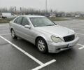 Серый Мерседес 200, объемом двигателя 2 л и пробегом 284 тыс. км за 3700 $, фото 1 на Automoto.ua