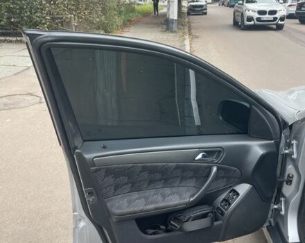 Сірий Мерседес 200, об'ємом двигуна 2 л та пробігом 300 тис. км за 3900 $, фото 7 на Automoto.ua