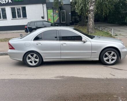 Сірий Мерседес 200, об'ємом двигуна 2 л та пробігом 300 тис. км за 3900 $, фото 3 на Automoto.ua