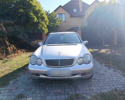 Серый Мерседес 200, объемом двигателя 2 л и пробегом 400 тыс. км за 4200 $, фото 2 на Automoto.ua