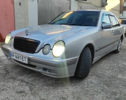 Серый Мерседес 200, объемом двигателя 2 л и пробегом 389 тыс. км за 4000 $, фото 2 на Automoto.ua