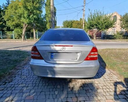 Серый Мерседес 200, объемом двигателя 2 л и пробегом 400 тыс. км за 4200 $, фото 4 на Automoto.ua