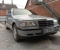 Серый Мерседес 200, объемом двигателя 2 л и пробегом 385 тыс. км за 3750 $, фото 1 на Automoto.ua