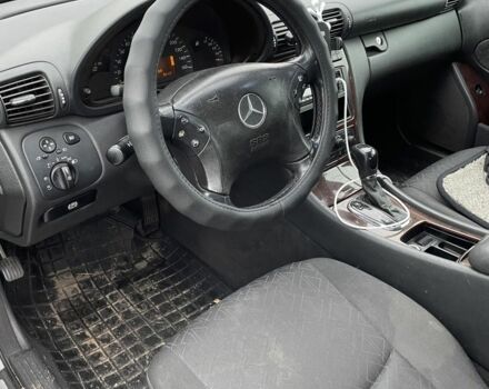 Серый Мерседес 200, объемом двигателя 2 л и пробегом 284 тыс. км за 3700 $, фото 9 на Automoto.ua