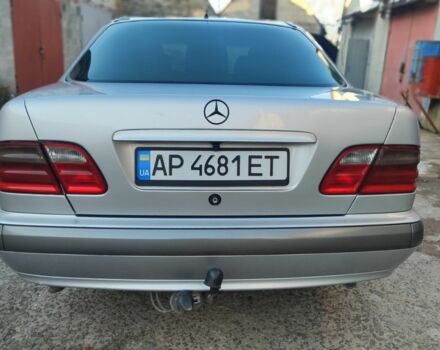 Серый Мерседес 200, объемом двигателя 2 л и пробегом 389 тыс. км за 4000 $, фото 4 на Automoto.ua