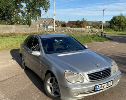 Сірий Мерседес 200, об'ємом двигуна 2 л та пробігом 362 тис. км за 3800 $, фото 1 на Automoto.ua