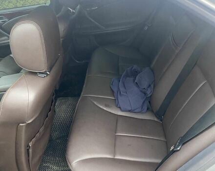 Серый Мерседес 200, объемом двигателя 2 л и пробегом 380 тыс. км за 4700 $, фото 9 на Automoto.ua