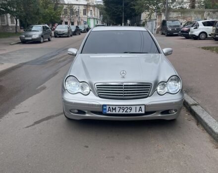 Сірий Мерседес 200, об'ємом двигуна 2 л та пробігом 300 тис. км за 3900 $, фото 1 на Automoto.ua