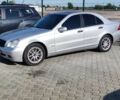 Серый Мерседес 200, объемом двигателя 2 л и пробегом 250 тыс. км за 3700 $, фото 1 на Automoto.ua