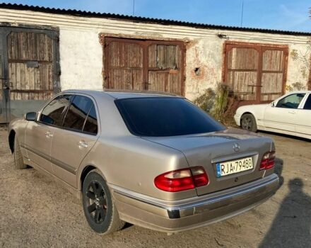 Серый Мерседес 200, объемом двигателя 3.2 л и пробегом 400 тыс. км за 1950 $, фото 4 на Automoto.ua