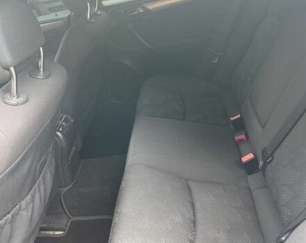 Сірий Мерседес 200, об'ємом двигуна 2 л та пробігом 300 тис. км за 3900 $, фото 9 на Automoto.ua