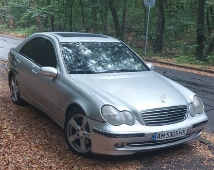 Сірий Мерседес 200, об'ємом двигуна 2 л та пробігом 335 тис. км за 4500 $, фото 1 на Automoto.ua