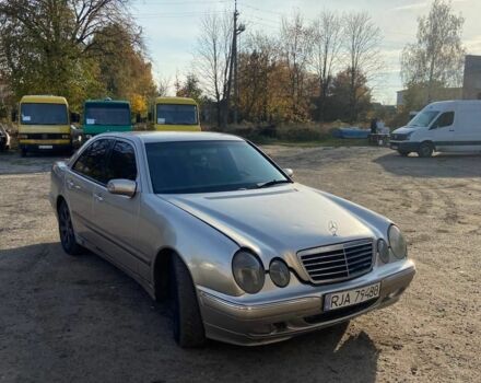 Серый Мерседес 200, объемом двигателя 3.2 л и пробегом 400 тыс. км за 1950 $, фото 2 на Automoto.ua