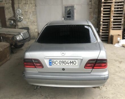 Серый Мерседес 200, объемом двигателя 2 л и пробегом 380 тыс. км за 4700 $, фото 2 на Automoto.ua