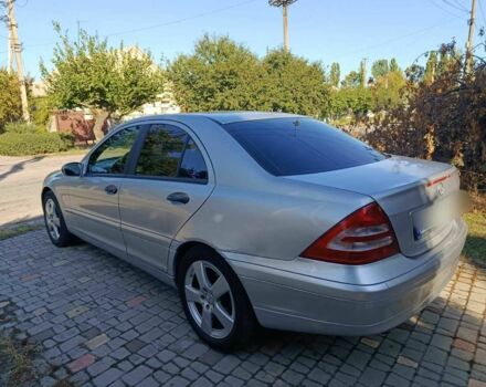 Серый Мерседес 200, объемом двигателя 2 л и пробегом 400 тыс. км за 4200 $, фото 5 на Automoto.ua