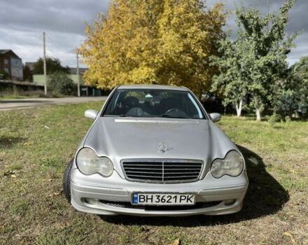 Серый Мерседес 200, объемом двигателя 0 л и пробегом 260 тыс. км за 3999 $, фото 4 на Automoto.ua