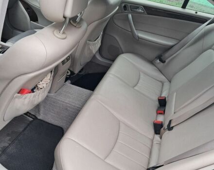 Серый Мерседес 200, объемом двигателя 2 л и пробегом 241 тыс. км за 2000 $, фото 7 на Automoto.ua