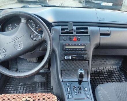Серый Мерседес 200, объемом двигателя 2 л и пробегом 389 тыс. км за 4000 $, фото 6 на Automoto.ua
