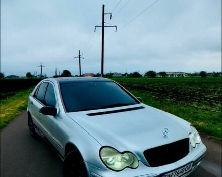 Сірий Мерседес 200, об'ємом двигуна 2 л та пробігом 330 тис. км за 3700 $, фото 1 на Automoto.ua