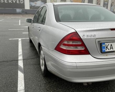 Серый Мерседес 200, объемом двигателя 2 л и пробегом 284 тыс. км за 3700 $, фото 5 на Automoto.ua