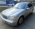 Серый Мерседес 200, объемом двигателя 2 л и пробегом 367 тыс. км за 2500 $, фото 1 на Automoto.ua