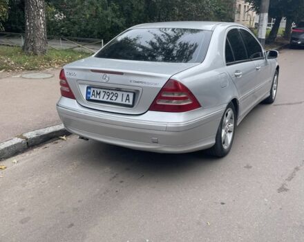 Сірий Мерседес 200, об'ємом двигуна 2 л та пробігом 300 тис. км за 3900 $, фото 4 на Automoto.ua