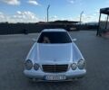 Серый Мерседес 200, объемом двигателя 2.2 л и пробегом 300 тыс. км за 5190 $, фото 2 на Automoto.ua