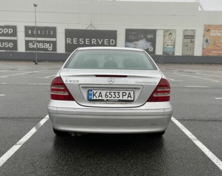 Серый Мерседес 200, объемом двигателя 2 л и пробегом 284 тыс. км за 3700 $, фото 4 на Automoto.ua