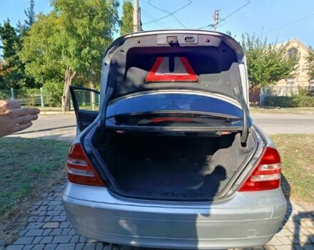 Серый Мерседес 200, объемом двигателя 2 л и пробегом 400 тыс. км за 4200 $, фото 7 на Automoto.ua