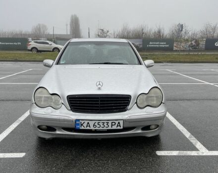 Серый Мерседес 200, объемом двигателя 2 л и пробегом 284 тыс. км за 3700 $, фото 2 на Automoto.ua