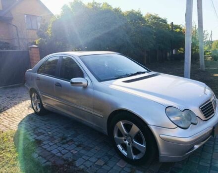 Серый Мерседес 200, объемом двигателя 2 л и пробегом 400 тыс. км за 4200 $, фото 1 на Automoto.ua
