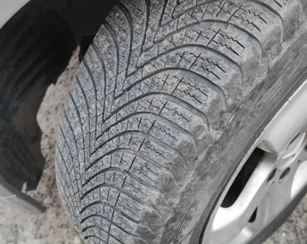 Серый Мерседес 200, объемом двигателя 2 л и пробегом 389 тыс. км за 4000 $, фото 7 на Automoto.ua