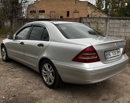 Серый Мерседес 200, объемом двигателя 2 л и пробегом 343 тыс. км за 4700 $, фото 1 на Automoto.ua