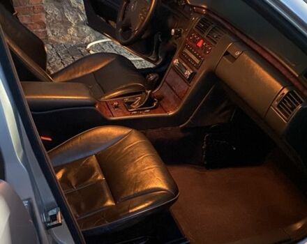 Сірий Мерседес 200, об'ємом двигуна 2 л та пробігом 440 тис. км за 5200 $, фото 10 на Automoto.ua