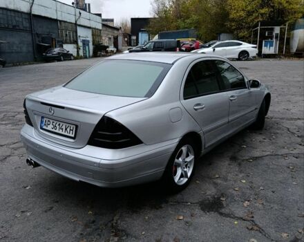 Серый Мерседес 200, объемом двигателя 2.1 л и пробегом 190 тыс. км за 5600 $, фото 3 на Automoto.ua