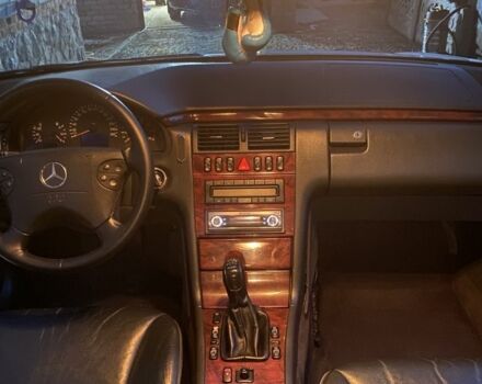 Сірий Мерседес 200, об'ємом двигуна 2 л та пробігом 440 тис. км за 5200 $, фото 8 на Automoto.ua