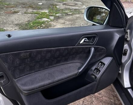 Серый Мерседес 200, объемом двигателя 2 л и пробегом 343 тыс. км за 4700 $, фото 4 на Automoto.ua