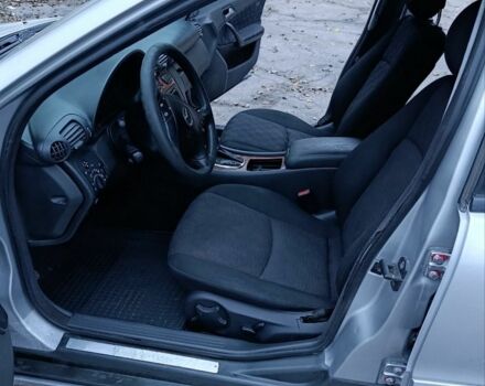 Серый Мерседес 200, объемом двигателя 2.1 л и пробегом 190 тыс. км за 5600 $, фото 6 на Automoto.ua