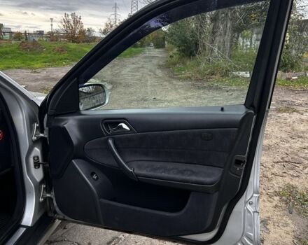 Серый Мерседес 200, объемом двигателя 2 л и пробегом 343 тыс. км за 4700 $, фото 7 на Automoto.ua