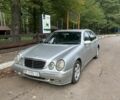 Серый Мерседес 200, объемом двигателя 2.2 л и пробегом 340 тыс. км за 3651 $, фото 1 на Automoto.ua
