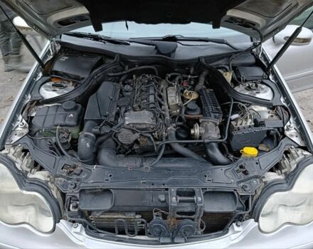 Серый Мерседес 200, объемом двигателя 2.1 л и пробегом 190 тыс. км за 5600 $, фото 7 на Automoto.ua