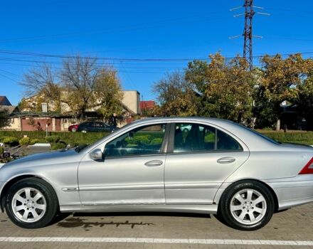 Серый Мерседес 200, объемом двигателя 2 л и пробегом 440 тыс. км за 3500 $, фото 4 на Automoto.ua