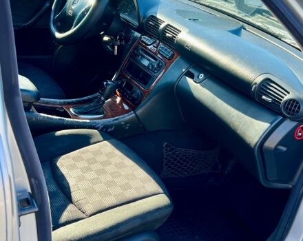 Серый Мерседес 200, объемом двигателя 2 л и пробегом 440 тыс. км за 3500 $, фото 12 на Automoto.ua