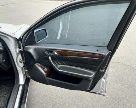 Сірий Мерседес 200, об'ємом двигуна 2 л та пробігом 200 тис. км за 3800 $, фото 20 на Automoto.ua